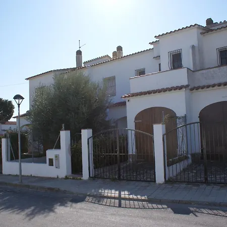 Holiday home The House In Has 3 Bedrooms *