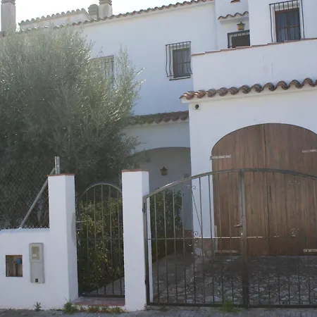 The House In Has 3 Bedrooms Holiday home *